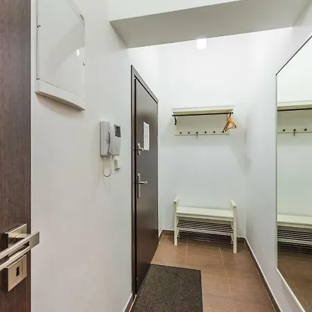 Lejlighed I 02 På 45 M². Soveværelser: 1. Private Badeværelser: 1. Prag