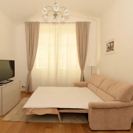 45 Négyzetméteres, 1 Hálószobás, 1 Saját Fürdőszobával Rendelkező Apartman 02. Kerület Terüle Apartman Prága