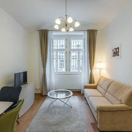 45 Négyzetméteres, 1 Hálószobás, 1 Saját Fürdőszobával Rendelkező Apartman 02. Kerület Terüle