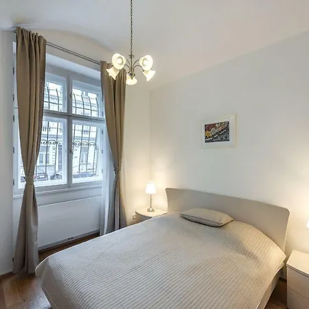 Apartman 45 Négyzetméteres, 1 Hálószobás, 1 Saját Fürdőszobával Rendelkező Apartman 02. Kerület Terüle Prága
